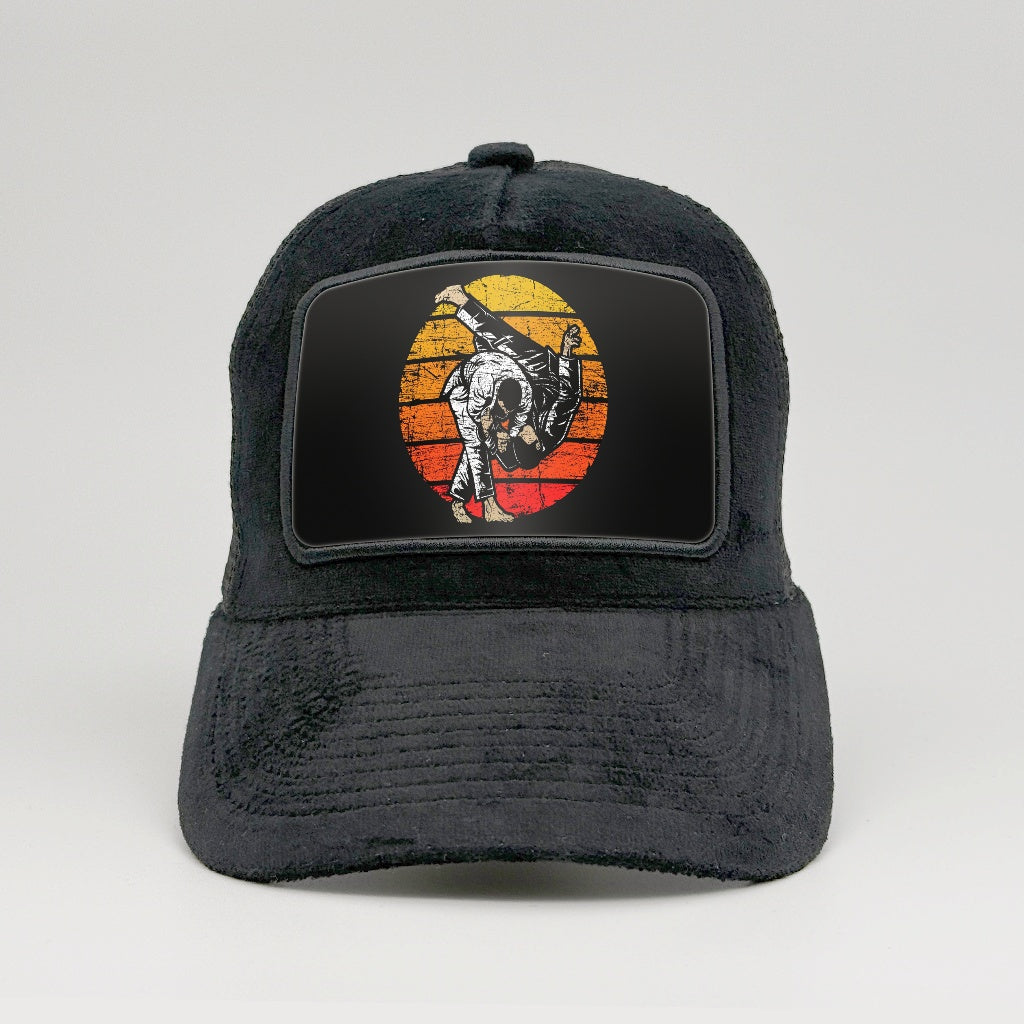 Dynamic Judo Exchange on the Midnatt Velvet Trucker