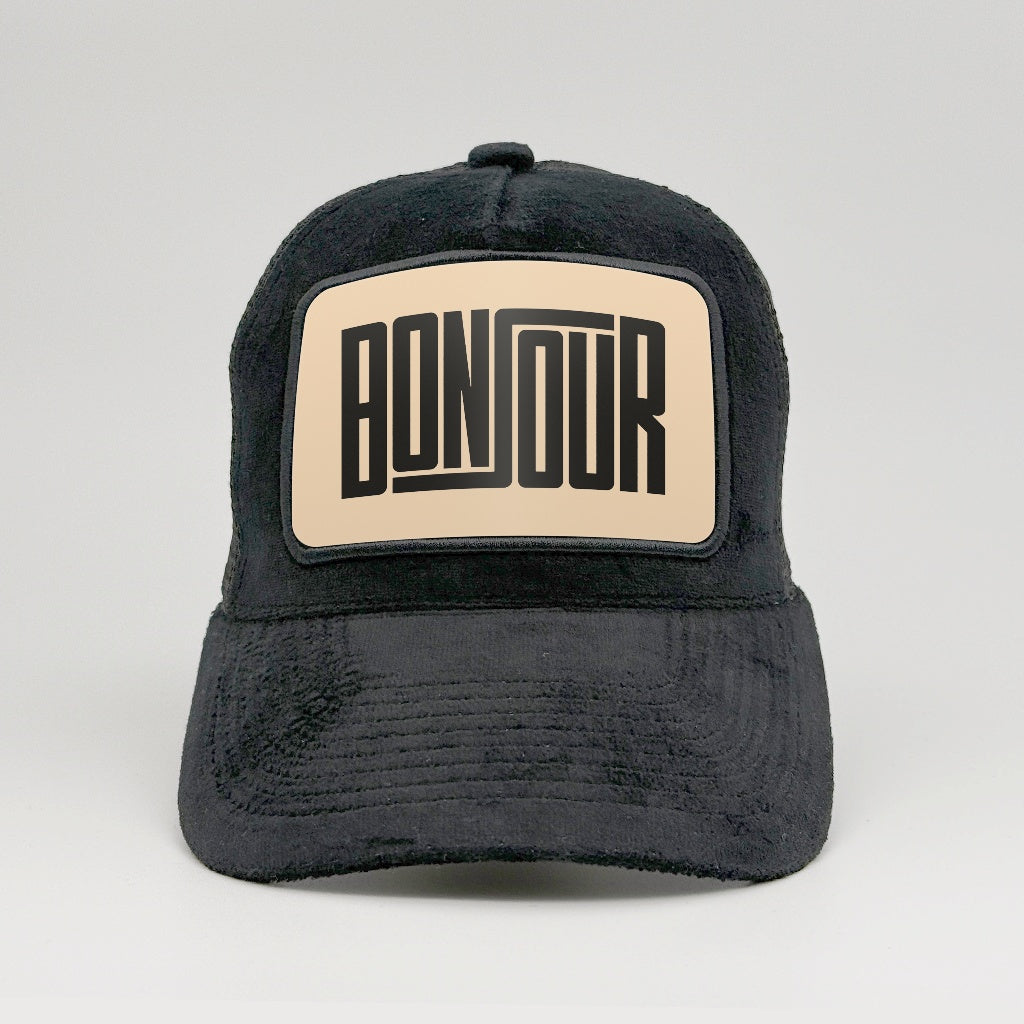 Bonjour - Parisian Flair on the Midnatt Velvet Trucker